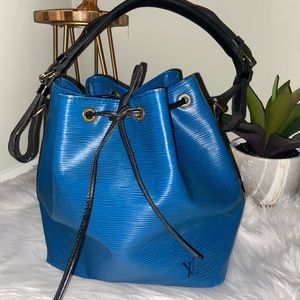 Vintage Louis Vuitton Noe Epi leather bucket bag.